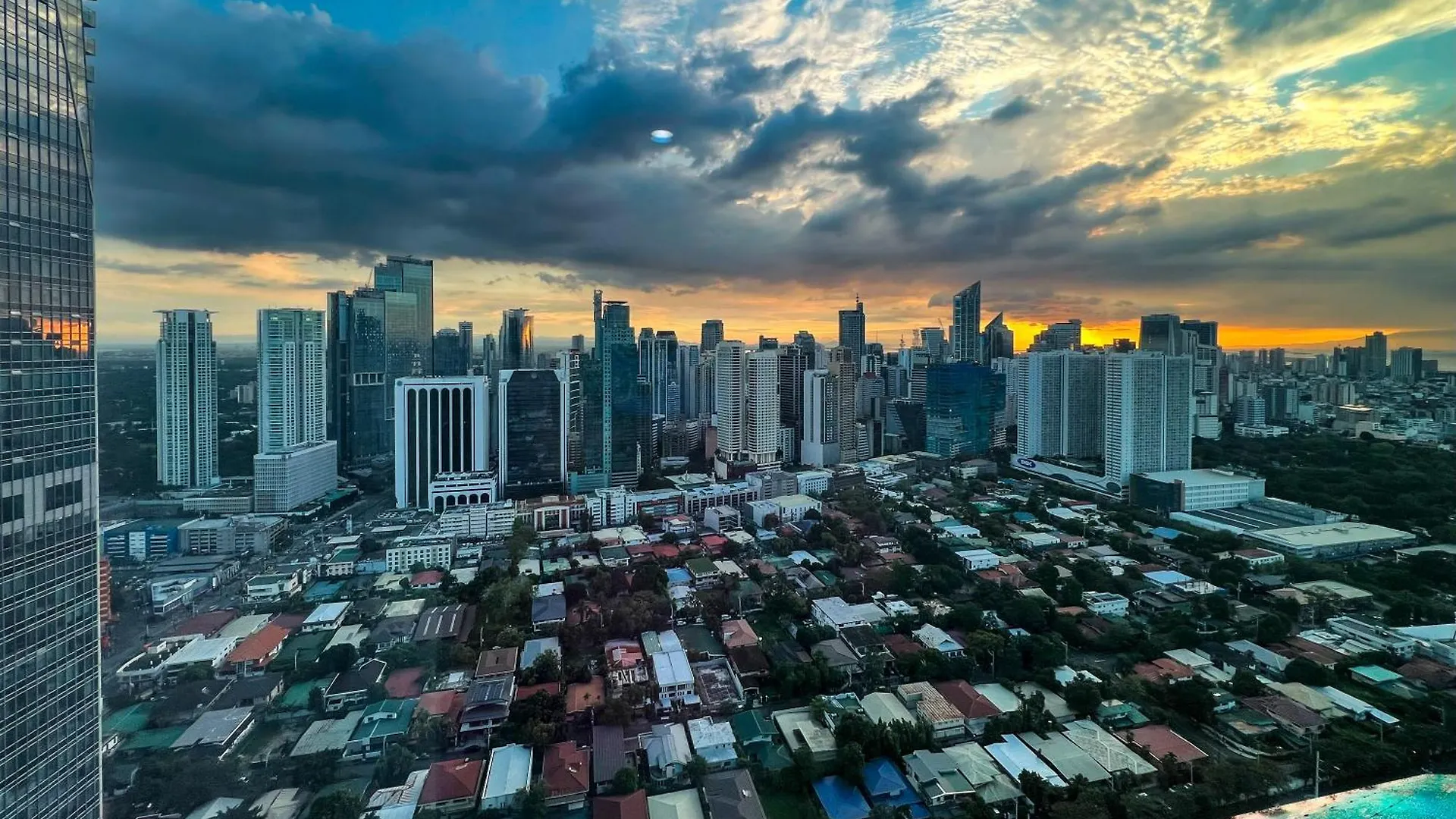 Century Spire Makati Aparthotel Makati City