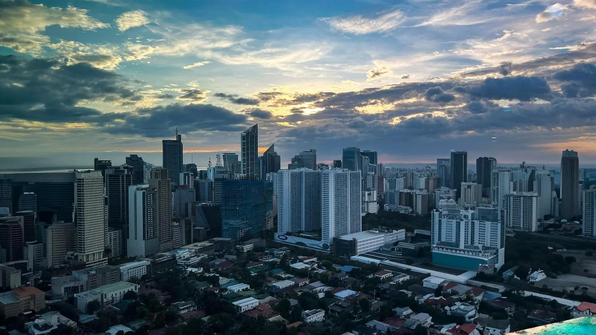 Century Spire Makati Aparthotel Makati City