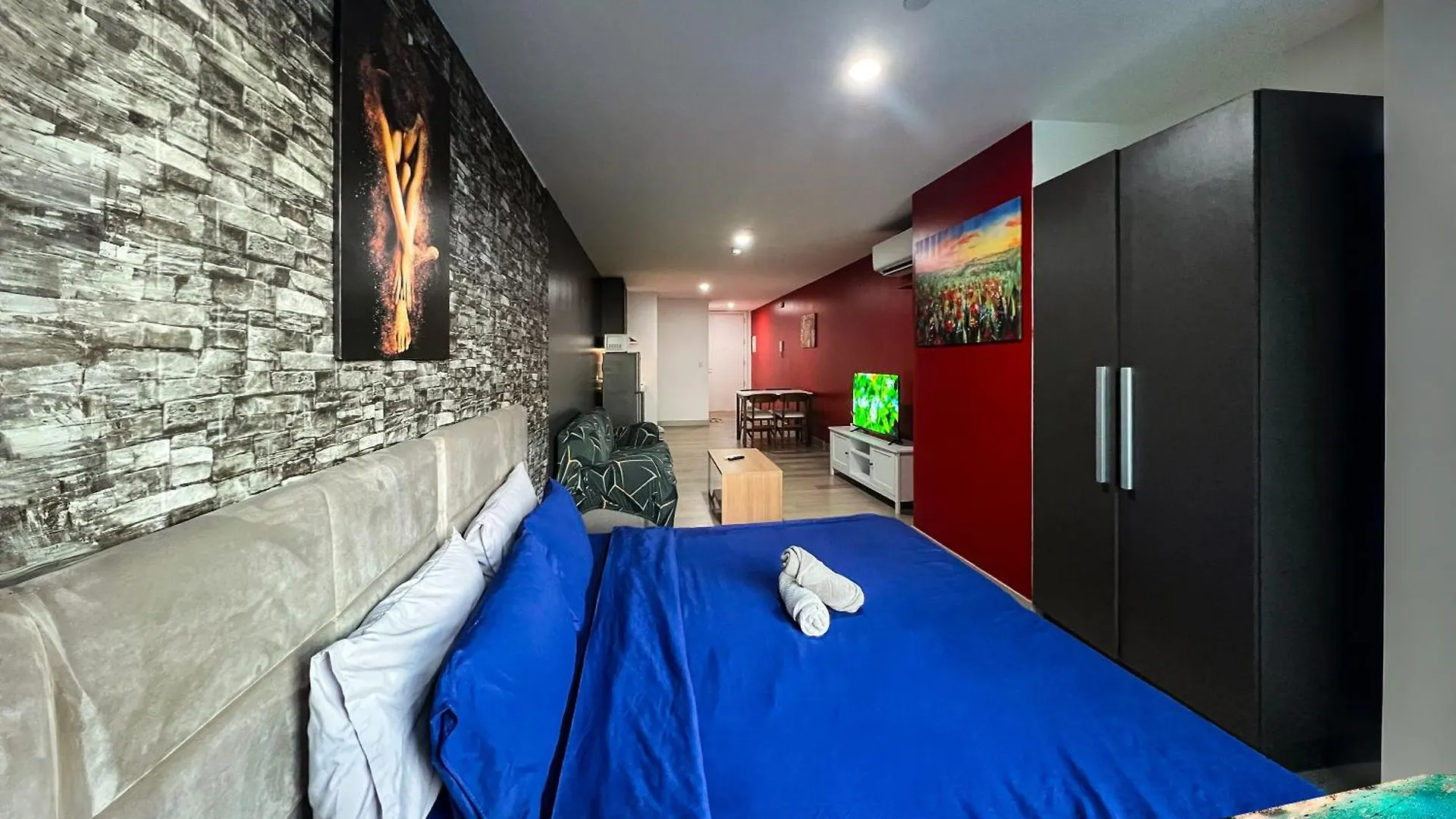 Aparthotel Century Spire Makati Makati City