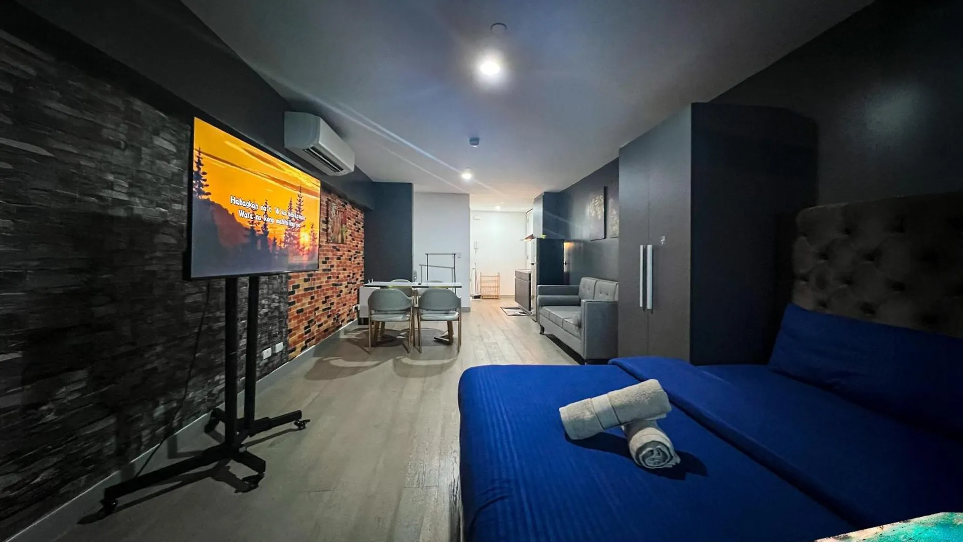 Aparthotel Century Spire Makati Makati City