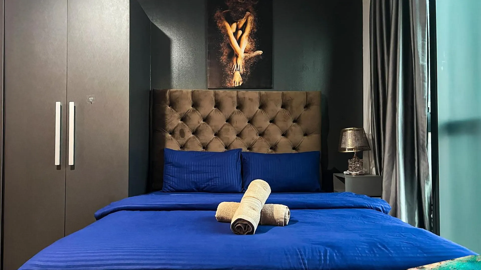 Aparthotel Century Spire Makati Makati City